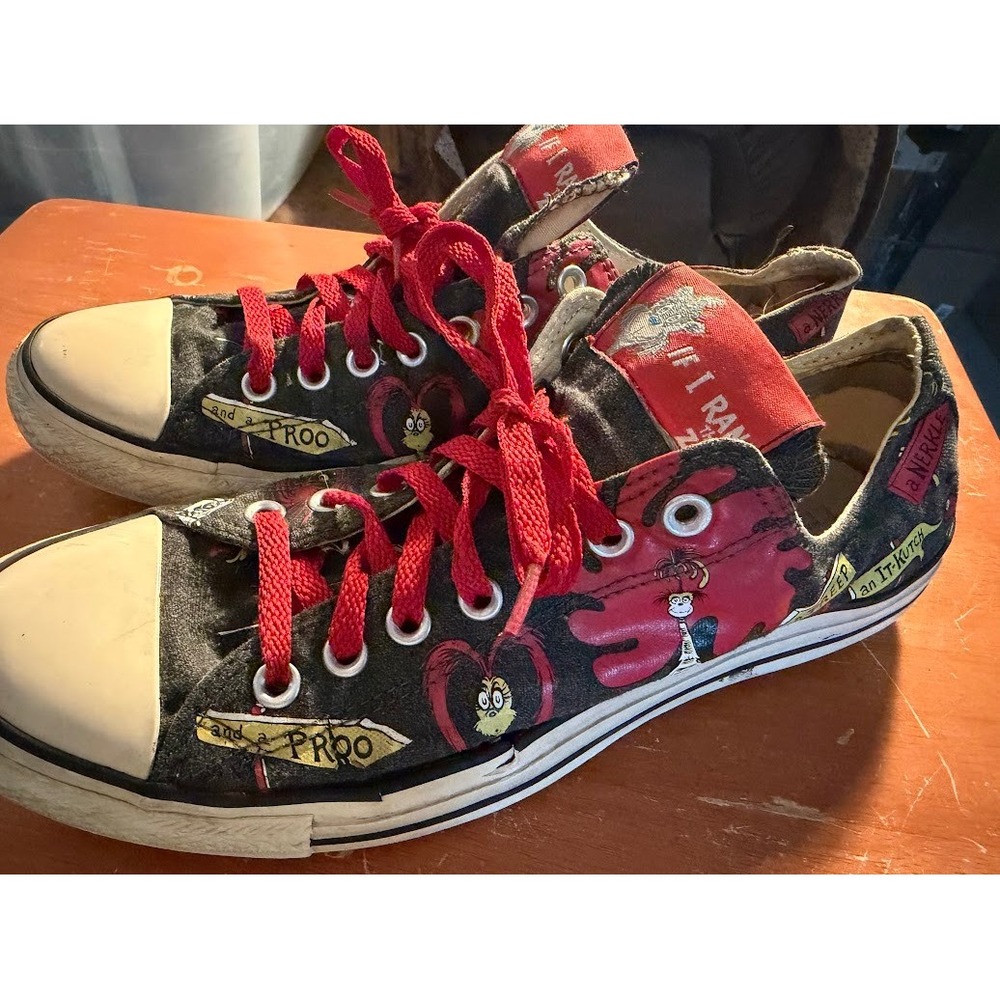 Converse Dr Seuss If I Ran the Zoo Chuck Taylor Low Top Sneakers Grey Red Mens 8